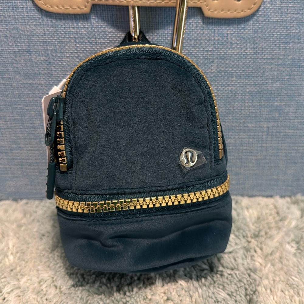 Lululemon Mini Velour Clip On Adventurer in green